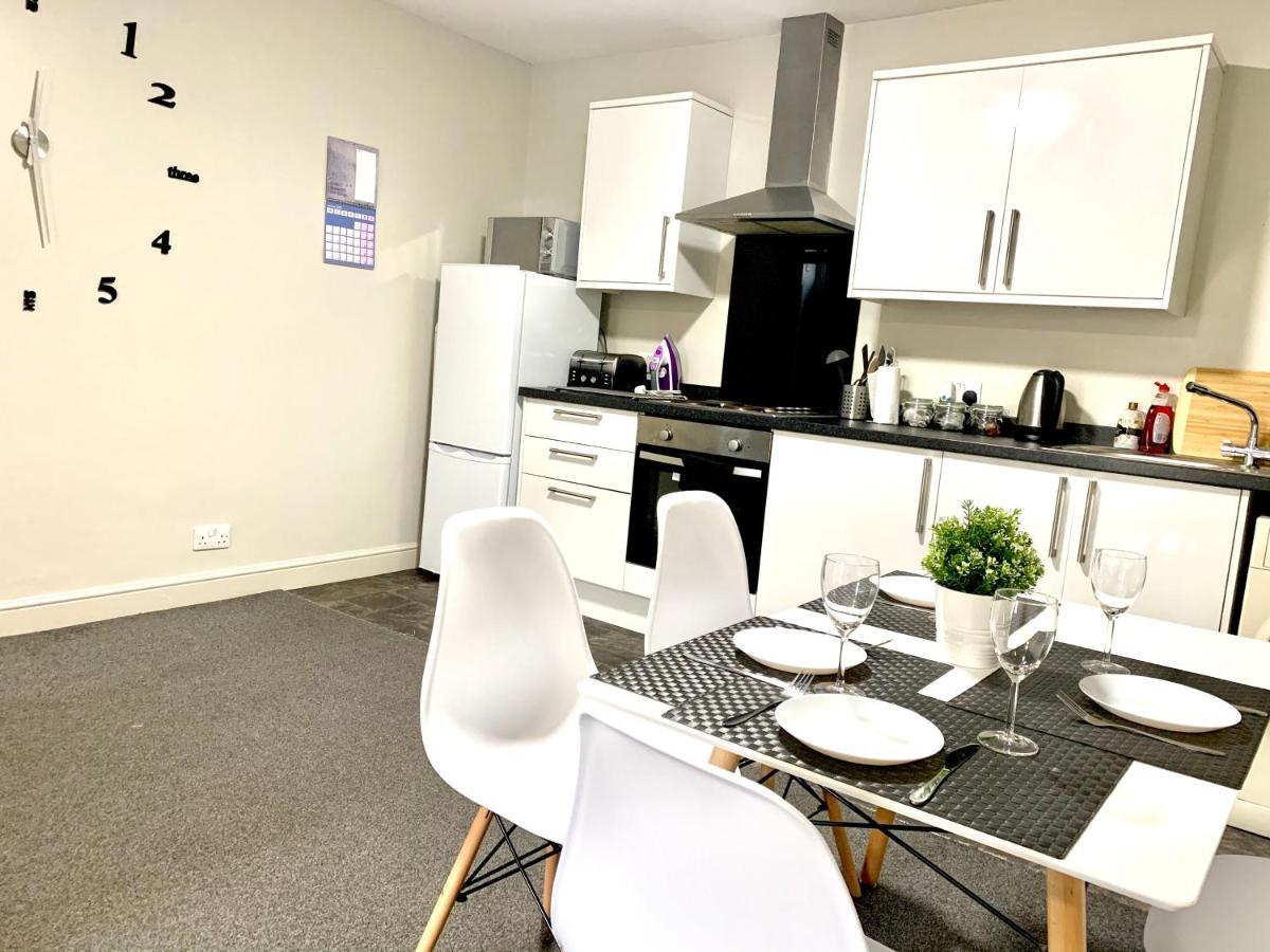 Free, Large Car Park Apartment Вэйкфильд Экстерьер фото