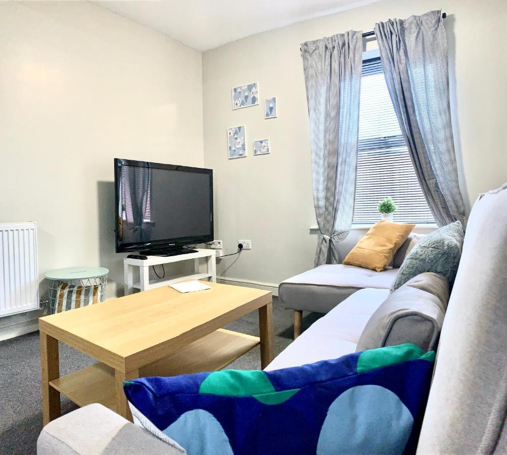 Free, Large Car Park Apartment Вэйкфильд Экстерьер фото