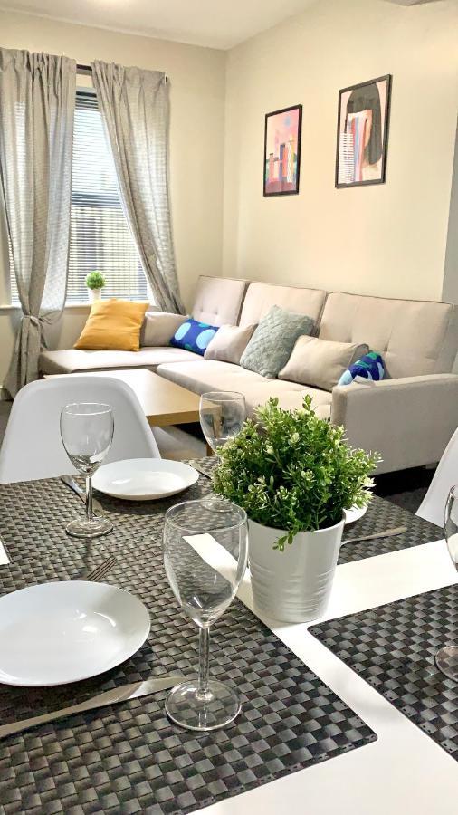 Free, Large Car Park Apartment Вэйкфильд Экстерьер фото